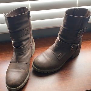 Gently worn Global Win brown mini boots size 8.5